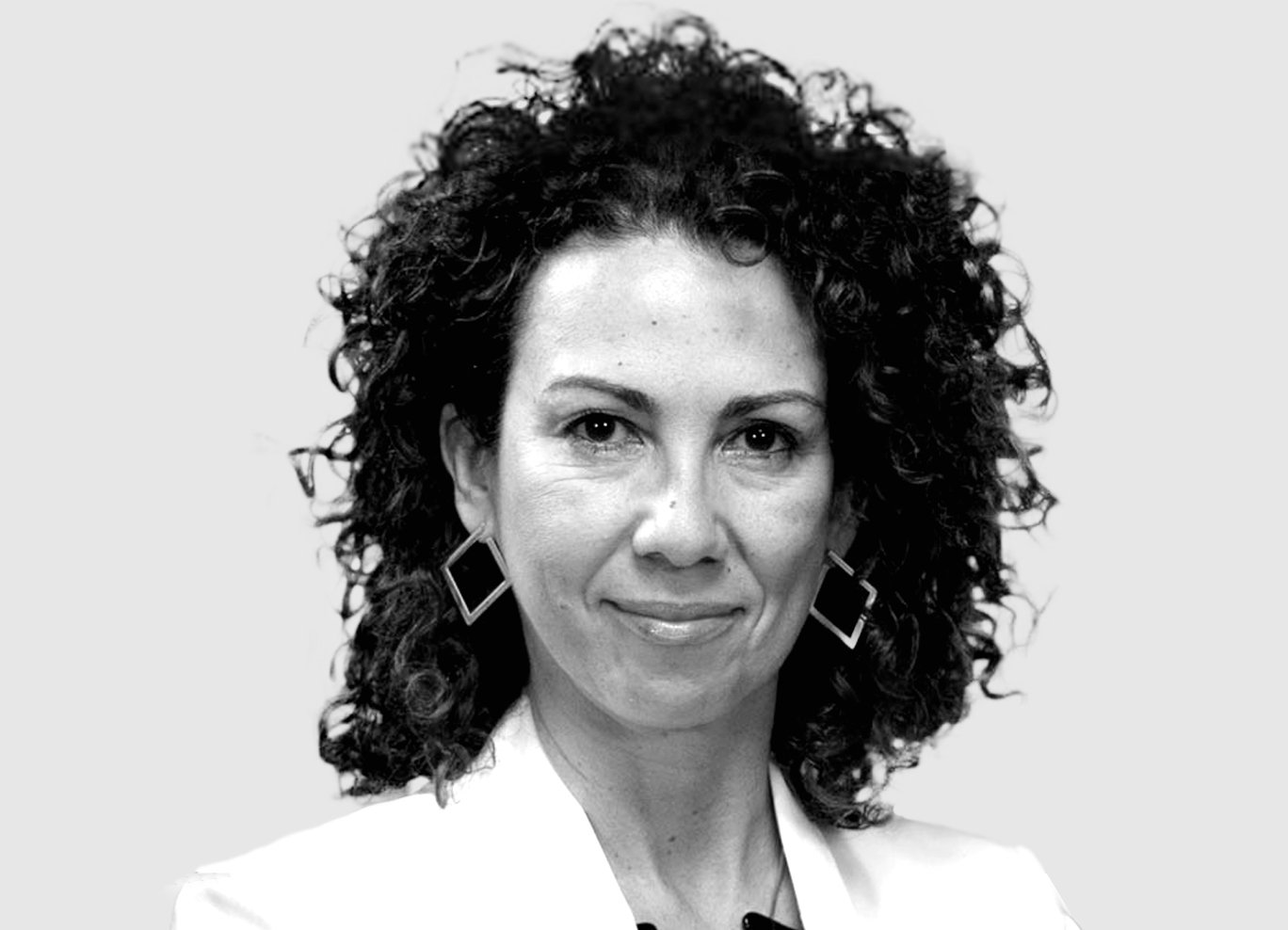 Emi Solís Emi Solís, Cuarta Pared Comunicación