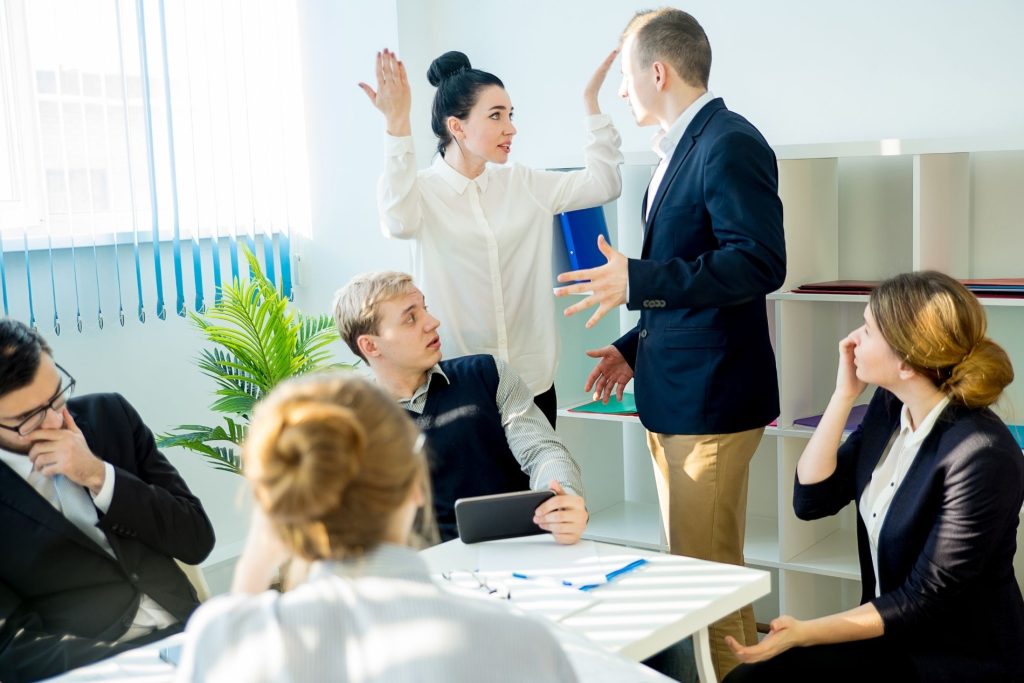 Mejorar comunicación entre departamentos de una empresa